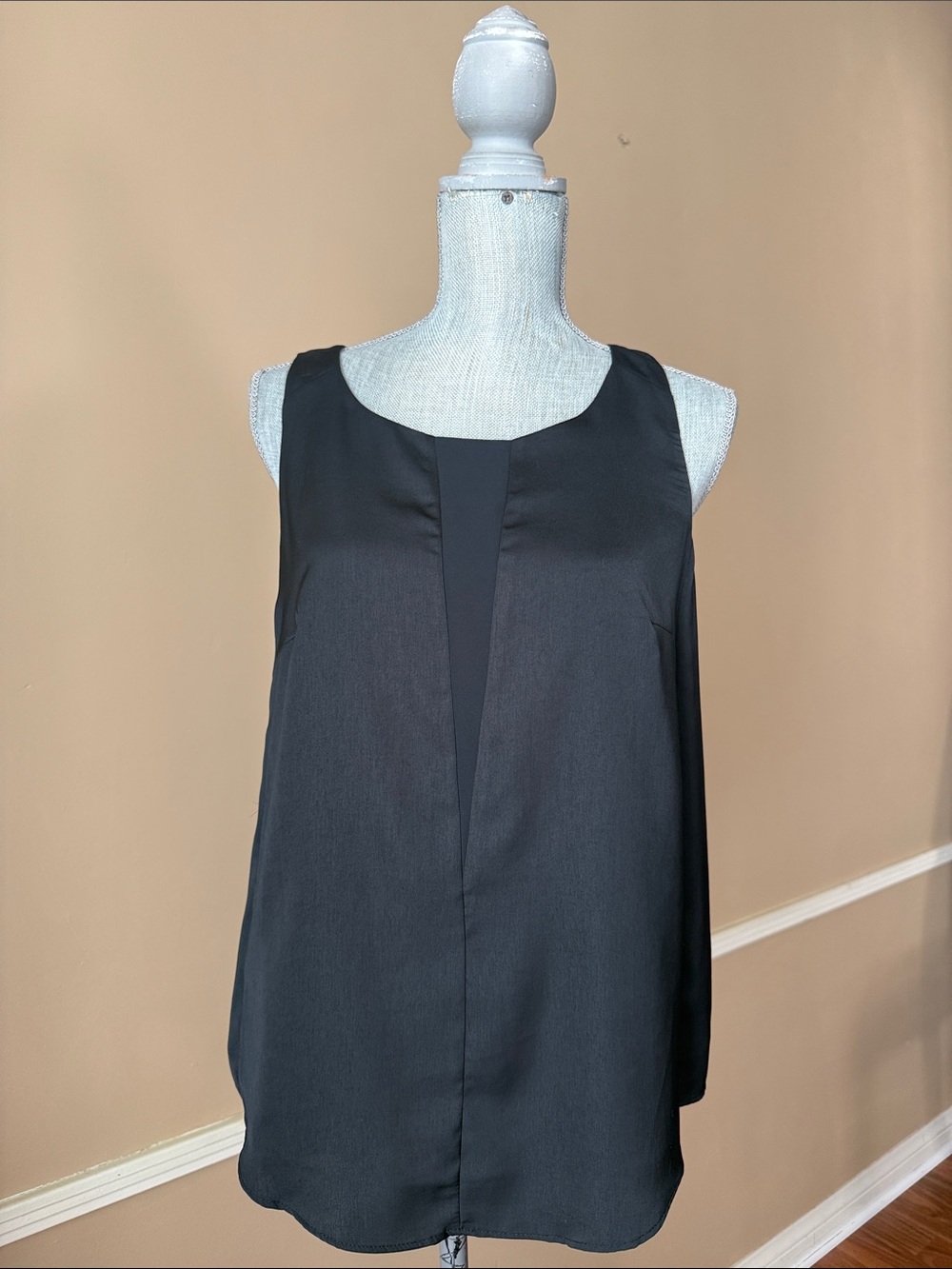Apt. 9 🖤 SLEEK CLASSIC BLACK SLEEVELESS BLOUSE 🖤 SIZE MEDIUM 🌟NWT🌟